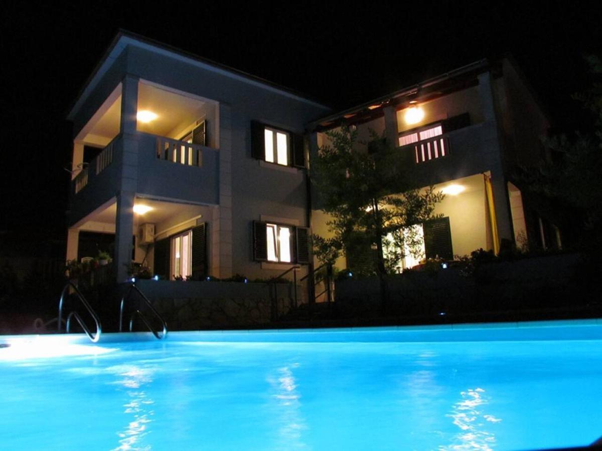 With Garden And Pool Island Brac Villa *